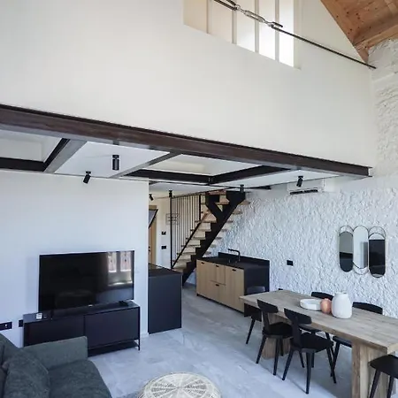 Su Meri Stampace - Luxury Center